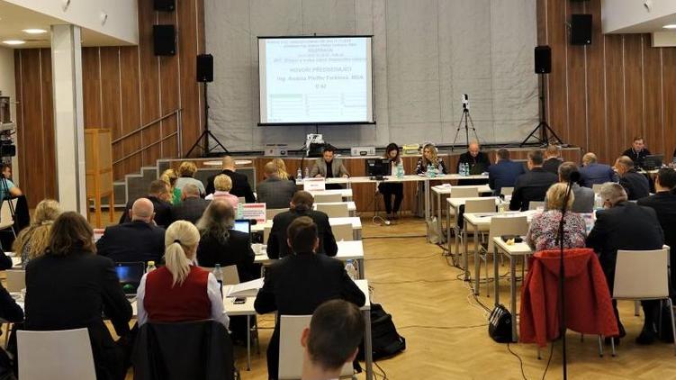 Opozice žádá mimořádné zastupitelstvo